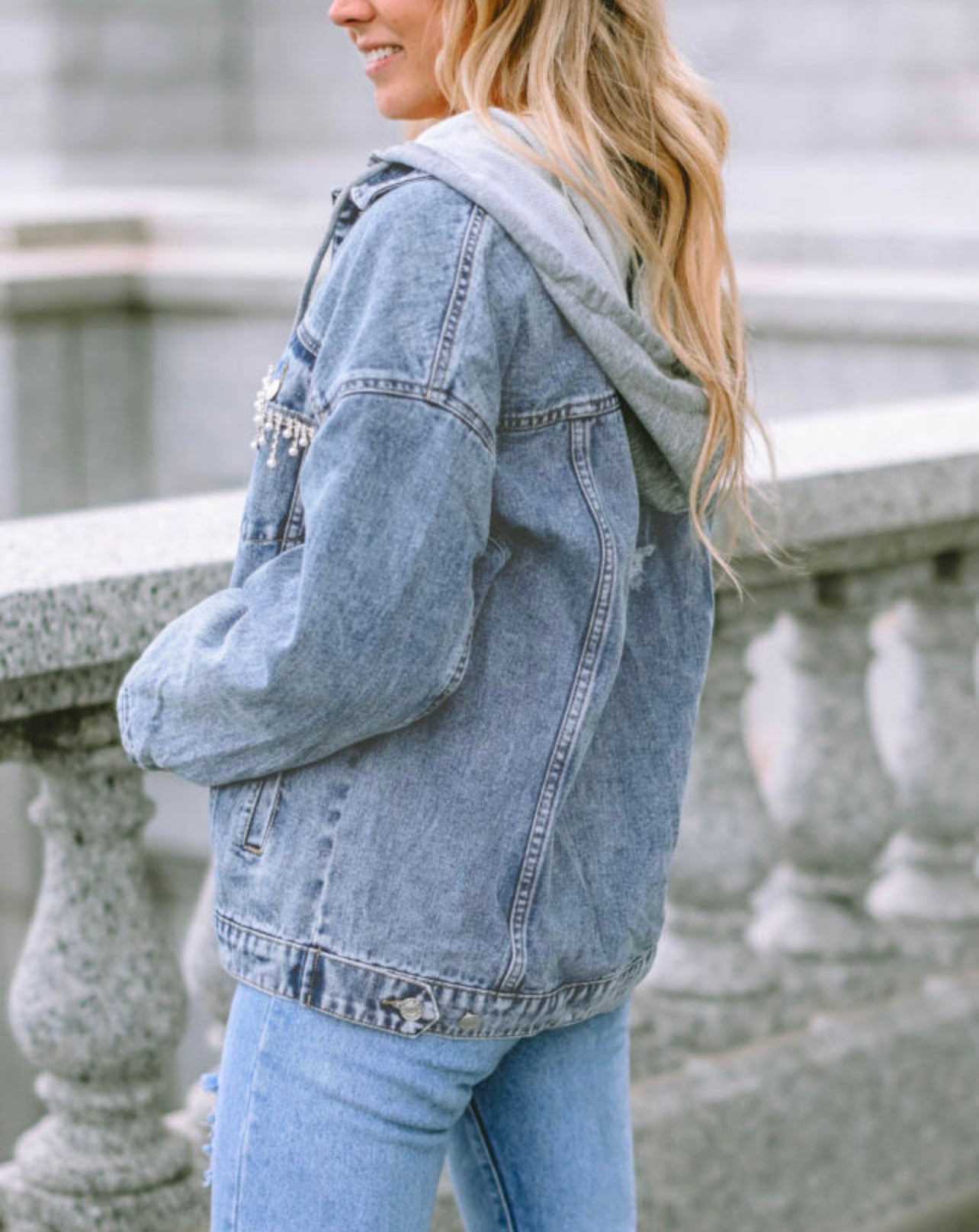 Sky Blue Rhinestone Fringed Pocket
Buttoned Hooded Denim Jacket