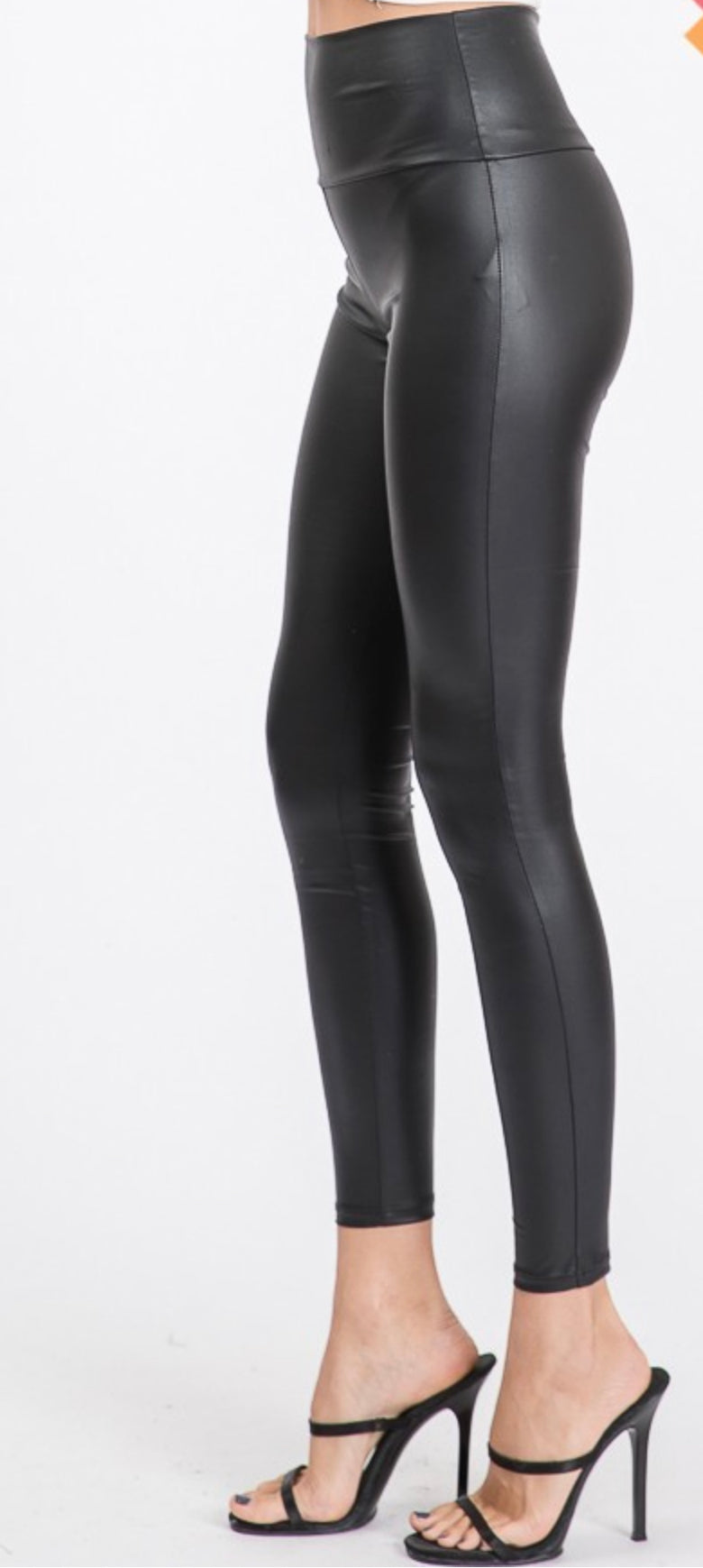 Curvy Size Faux Leather Leggings